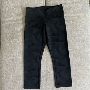 lululemon black camo wunder under crop